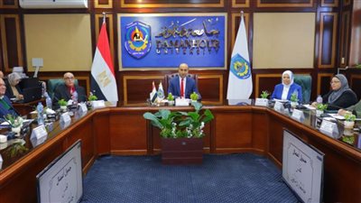 رئيس جامعة دمنهور يوجه بتكثيف الحملات التوعوية للطلاب لتعزيز الانتماء ومحاربة التطرف
