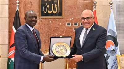 رئيس كينيا يزور العربية للتصنيع ويشيد بالقدرات التصنيعية المتطورة بالهيئة 