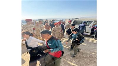 إنقاذ عدد من السياح تعطل بهم بالون طائر