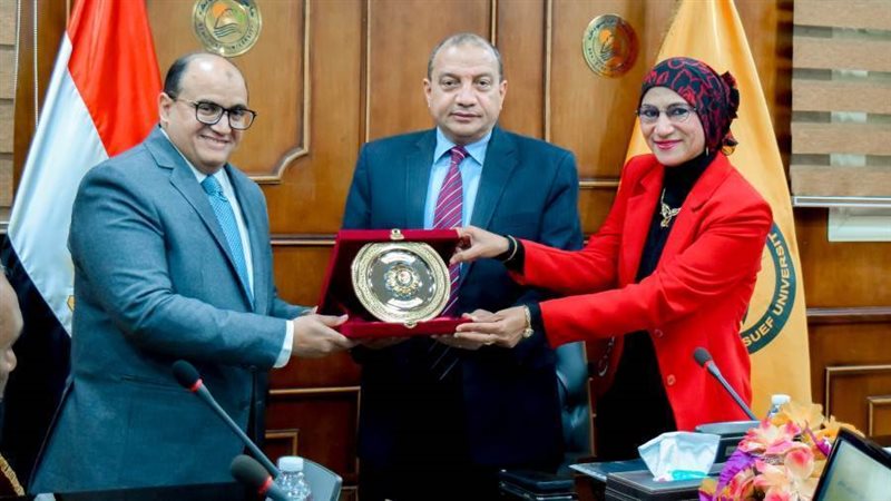 تكريم عميد تمريض