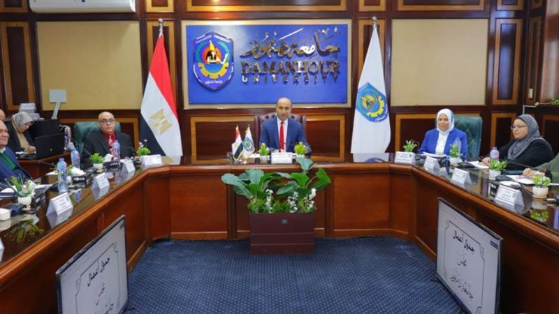 جانب من مجلس جامعة