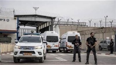 إدخال 290 شاحنة مساعدات إنسانية إلى الفلسطينيين بقطاع غزة