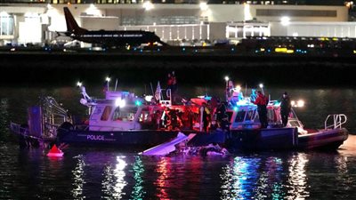 فرنسا تعرب عن أسفها لحادث اصطدام طائرة ركاب بمروحية عسكرية في واشنطن