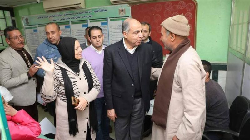 محافظ المنيا خلال