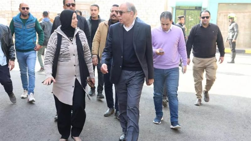 محافظ المنيا خلال