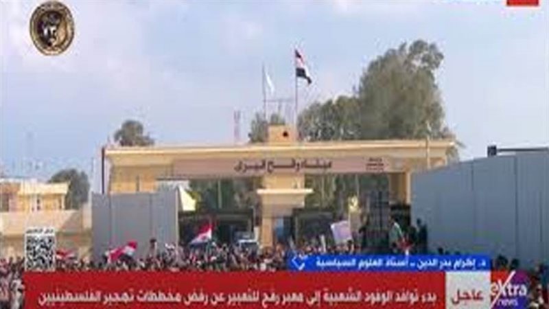 توافد آلاف المواطنين