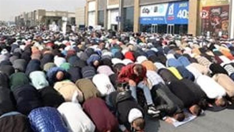 صلاة الجمعة في معرض