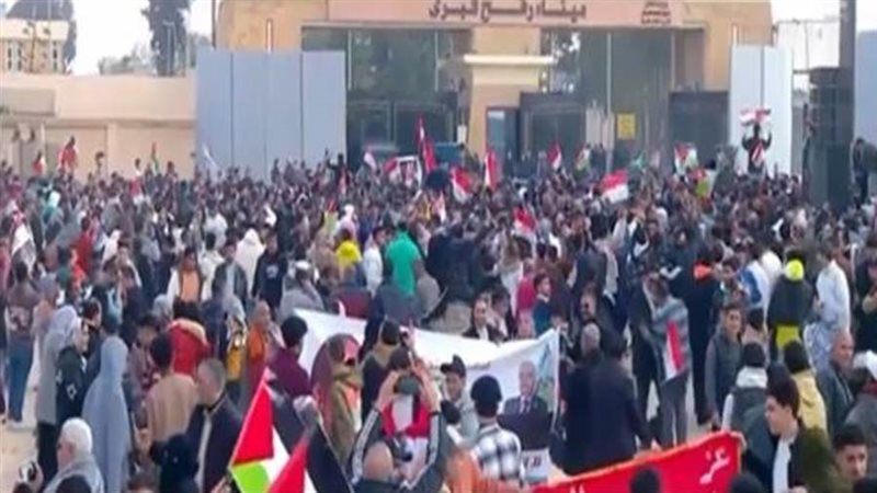 المصريين أمام معبر