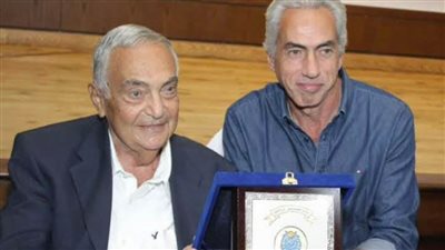 مصطفى فكري يشاطر النائب عمرو السنباطي رئيس نادي هليوبوليس الأحزان في وفاة والده