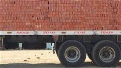 تفاصيل قيام طفل بقيادة سيارة نصف نقل محملة بالطوب بالمنيا 