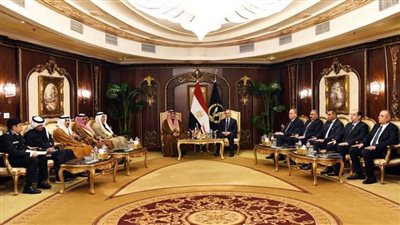 وزير الداخلية يستقبل النائب الأول لرئيس الوزراء الكويتى 