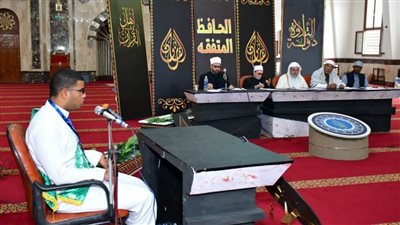 لجنة دولية من العلماء تختبر المتسابقين المشاركين في فرع 