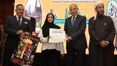 محافظ المنيا يكرم أوائل الطلبة وحفظة القرآن الكريم على مستوى محافظات الصعيد