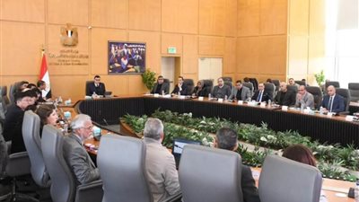 وزير الإسكان يتابع مع الشركة الصينية معدلات تنفيذ منطقة الأعمال المركزية بالعاصمة الإدارية