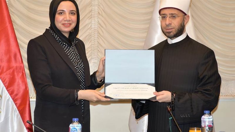 وزير الاوقاف والباحثة