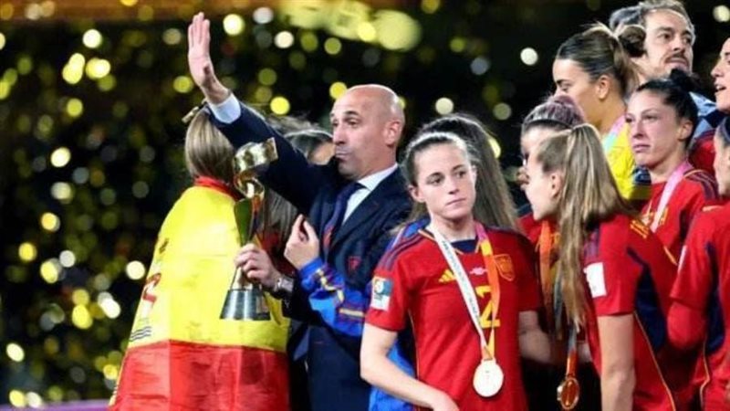 لويس روبياليس خلال