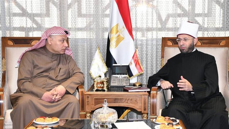 وزير الاوقاف مع مدير
