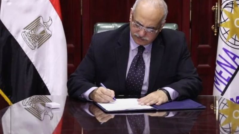 الأستاذ أحمد كمال