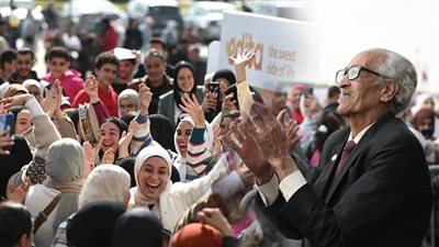 بالصور| لقطات مميزة لتفاعل الجمهور مع الفعاليات الفنية بمعرض القاهرة الدولي للكتاب