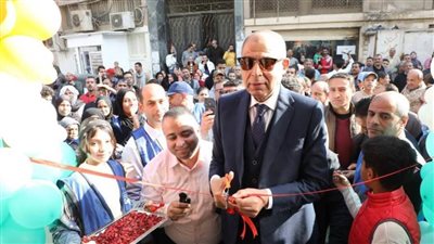 محافظ المنيا يفتتح منفذا للسلع الغذائية بميدان عمر أفندى ضمن المبادرة الرئاسية حياة كريمة . 