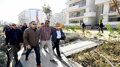 وزير الإسكان يتابع أعمال 