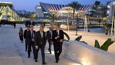 رئيس الوزراء يتفقد جامعة مصر للمعلوماتية مرورا من الهرم الزجاجي الأيقوني بمدينة المعرفة