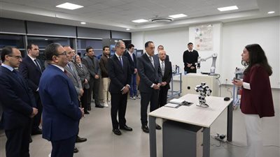 رئيس الوزراء يلتقي عددا من خريجي مبادرات أجيال مصر الرقمية ومدارس WE للتكنولوجيا التطبيقية