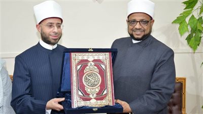 وزير الاوقاف يزور جناح الأزهر في معرض الكتاب 
