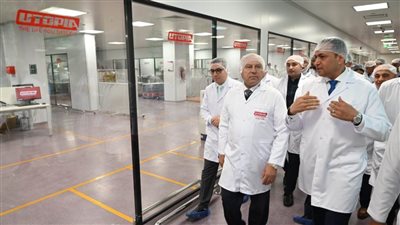 الوزير يفتتح مصنع