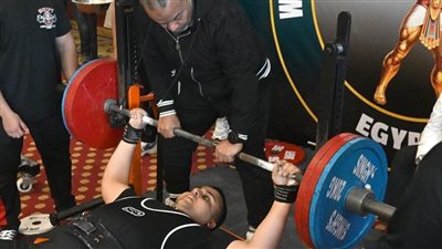 منافسات قوية في رابع أيام بطولة كأس العالم للقوة البدنية بالهرم