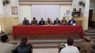 وكيل تعليم سوهاج يتابع فاعليات الدورة التدريبية للمعلمين بالمرحلة الابتدائية 