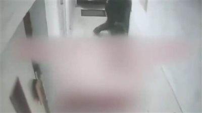 كشف ملابسات تداول فيديو بشأن قيام شخص بتتبع سيدة ومحاولته دخول الشقة خلفها بالجيزة 