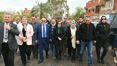 عازر تتفقد أعمال رصف طريق على ماهر وتشدد بضرورة الالتزام بالمواصفات الفنية