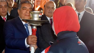 محافظ الدقهلية يوقد شعلة الاحتفال بالعيد القومي 