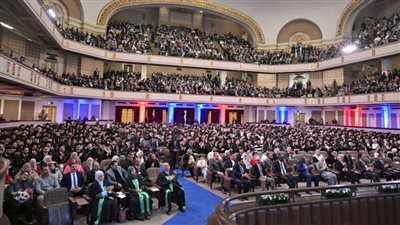 جامعة القاهرة تشهد احتفالية تخريج دفعة جديدة من الطلاب الوافدين بكلية طب قصر العيني