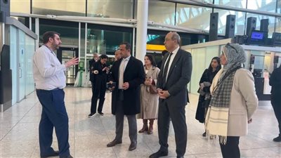 وزير الطيران المدني يتفقد مطار هيثرو في المملكة المتحدة