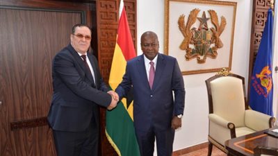 الرئيس الغاني يتسلّم رسالة خطية من نظيره الجزائري