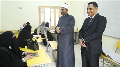 مدير الجامع الأزهر يتفقد اختبارات أروقة الصعيد ويؤكد على أهميتها في قياس مستوى الطلاب