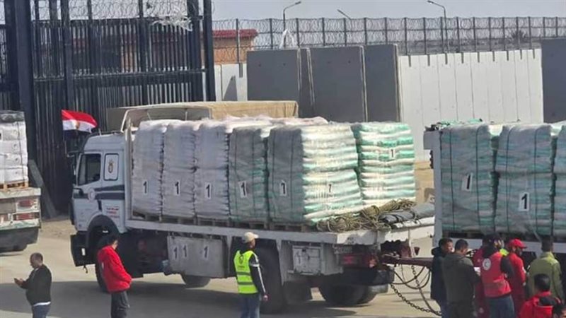 مساعدات إنسانية تدخل