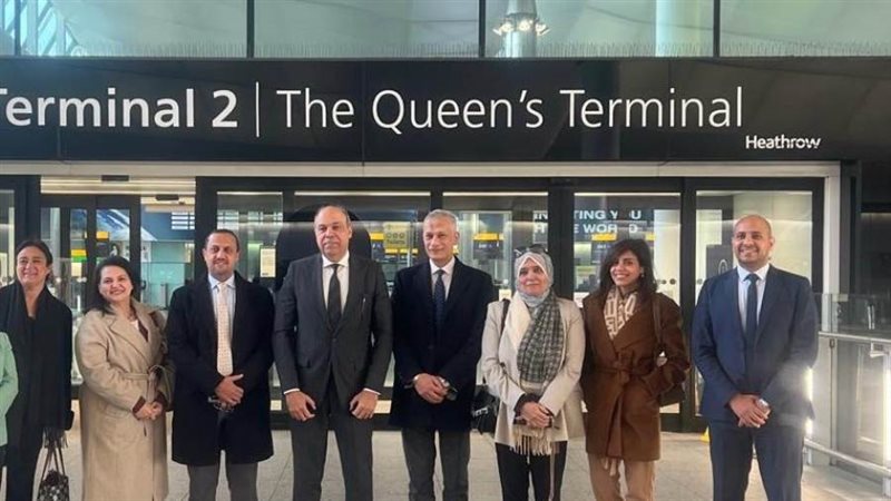 وزير الطيران والوفد