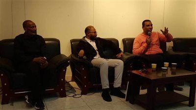 مناقشات حول 