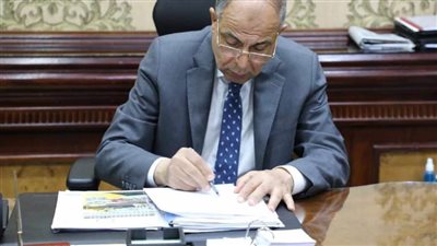 محافظ المنيا.. 5 آلاف جنيه غرامة على 