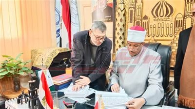 رئيس أزهرية كفر الشيخ يتسلم نتيجة الدور الأول للشهادتين الابتدائية والإعدادية