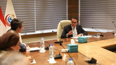 وزير الصحة يبحث سبل التعاون مع المدير الإقليمي للبنك الدولي