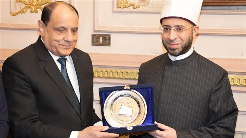 وزير الاوقاف مع رئيس
