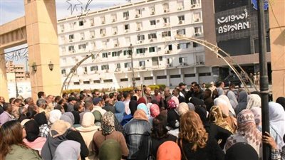 محافظ أسوان يتابع التجربة العملية لإخلاء مبنى الديوان العام كخطوة استباقية للتعامل مع الأحداث والمواقف الطارئة