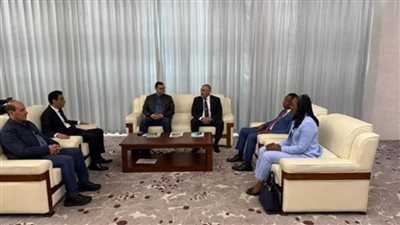 وزير الإسكان يلتقى نظيره في غينيا الاستوائية ويبحثان سبل التعاون المشترك