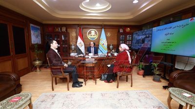 محافظ كفر الشيخ يكرم عزة السرجاني لحصولها على التدريب الميداني