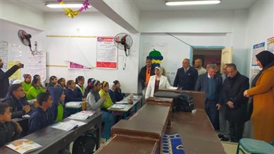 بالصور.. رئيس الادارة المركزية لتكنولوجيا المعلومات بوزارة التعليم يتابع سير العملية التعليمية بمدارس النوبارية