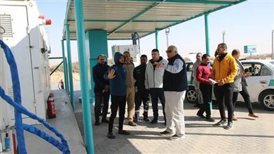 محافظ الوادي الجديد يتفقد موقف الأقاليم بالسبط ومحطة تموين الغاز الطبيعي
